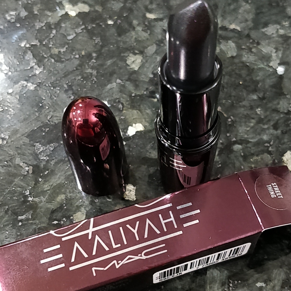 Mac Aaliyah NWT  lipstick, street thing